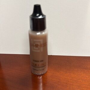 Luminess Silk 4-in-1 airbrush foundation, shade 090